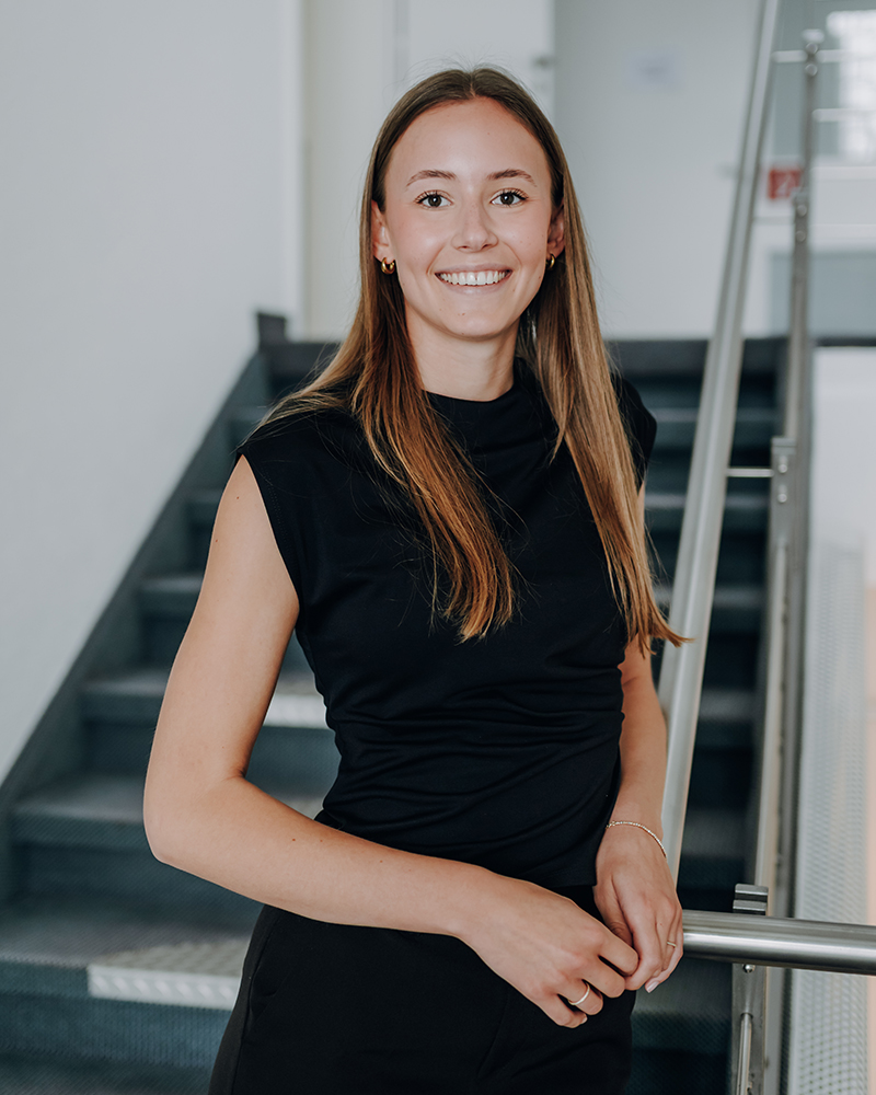 Mariella
<br />
Auszubildende:
